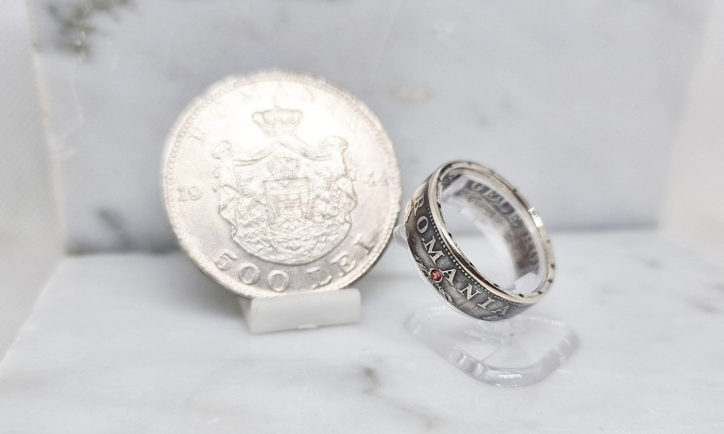 Bague pièce de monnaie 500 Lei Roumanie en argent serti d'un rubis (coin ring)