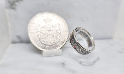 Bague pièce de monnaie 500 Lei Roumanie en argent serti d'un rubis (coin ring)