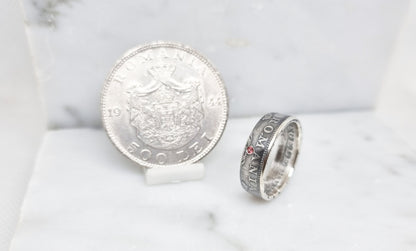 Bague pièce de monnaie 500 Lei Roumanie en argent serti d'un rubis (coin ring)