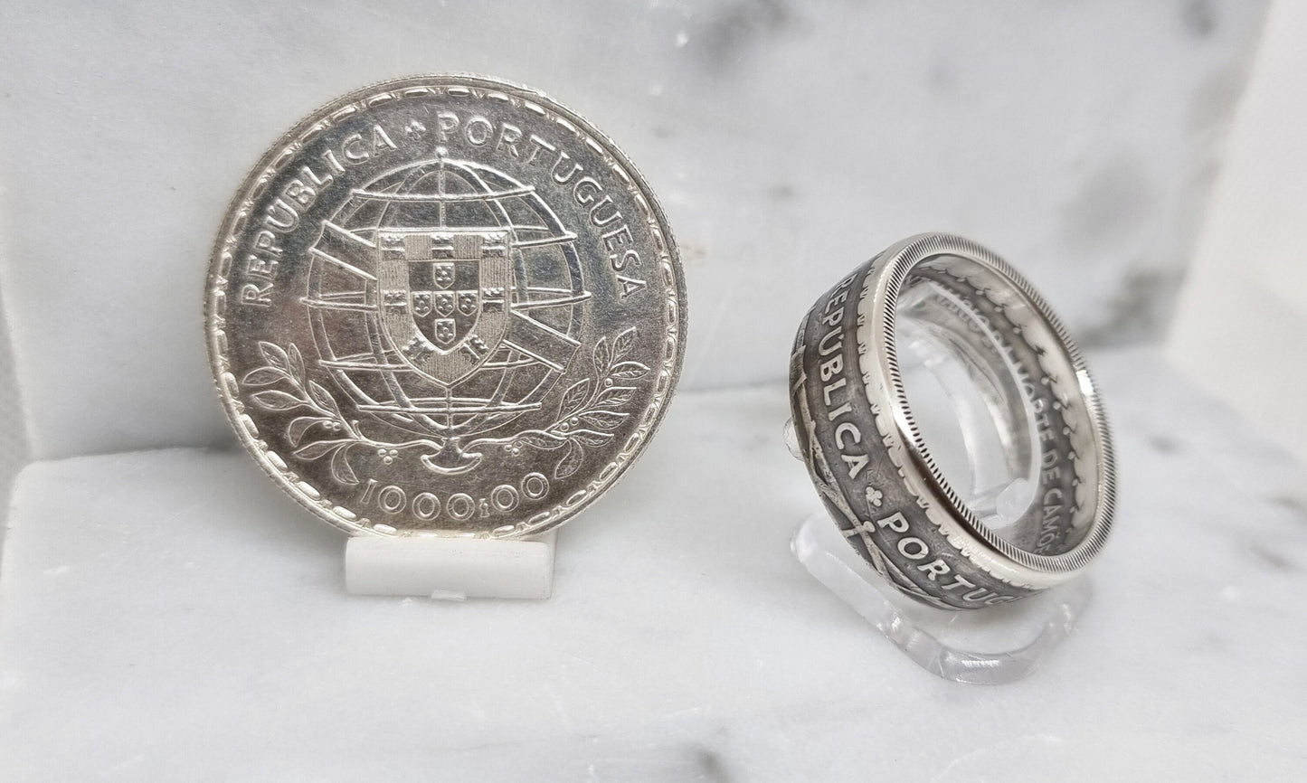 Bague pièce de monnaie 1000 Escudos " Louis de Camoes" du Portugal en argent serti d'une tsavorite, d'une citrine et d'un rubis (coin ring)