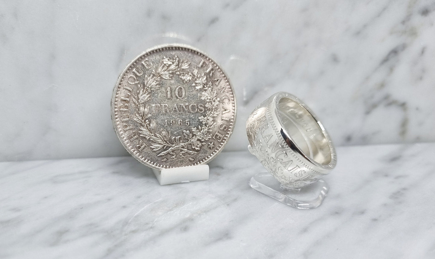 Bague pièce de monnaie 10 Francs Hercule en argent style alliance serti d'un rubis avec gravure (coin ring)