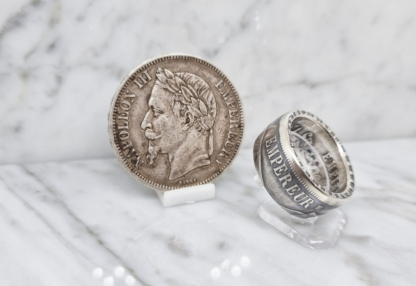 Bague pièce de monnaie 5 Francs Napoléon III visible en argent serti d'un rubis, d'une émeraude et d'un saphir (coin ring)