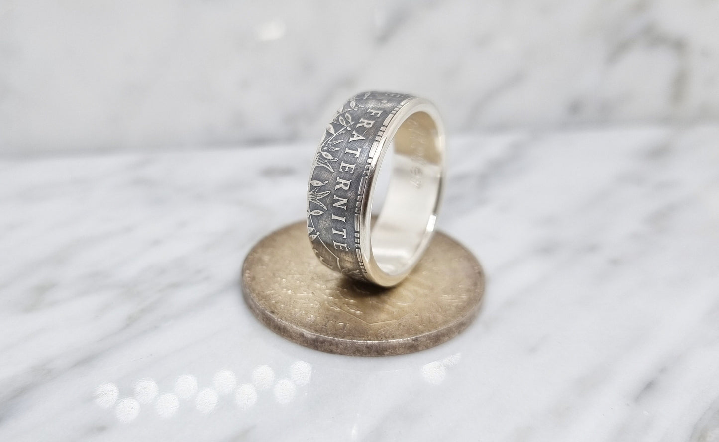 Bague pièce de monnaie 100 Francs "Panthéon" en argent style alliance avec gravure (coin ring)