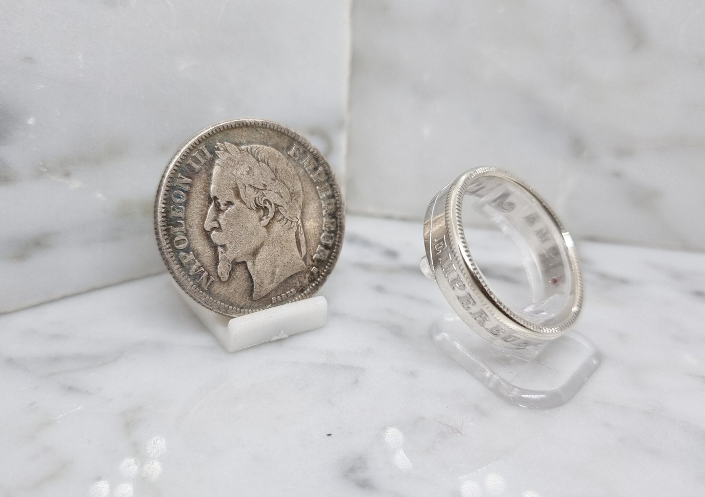 Bague pièce de monnaie 2 Francs Napoléon III visible en argent serti d'un rubis (coin ring)