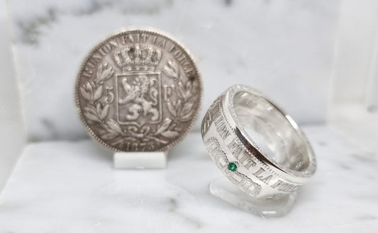 Bague pièce de monnaie 5 Francs de Belgique en argent serti d'une émeraude (coin ring)