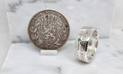 Bague pièce de monnaie 5 Francs de Belgique en argent serti d'une émeraude (coin ring)