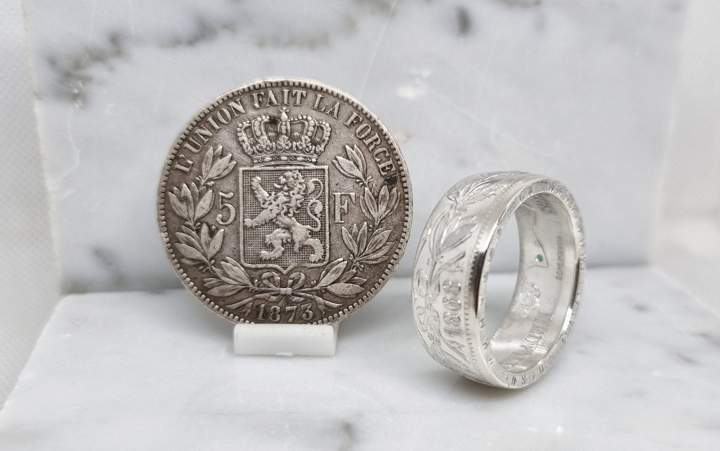 Bague pièce de monnaie 5 Francs de Belgique en argent serti d'une émeraude (coin ring)