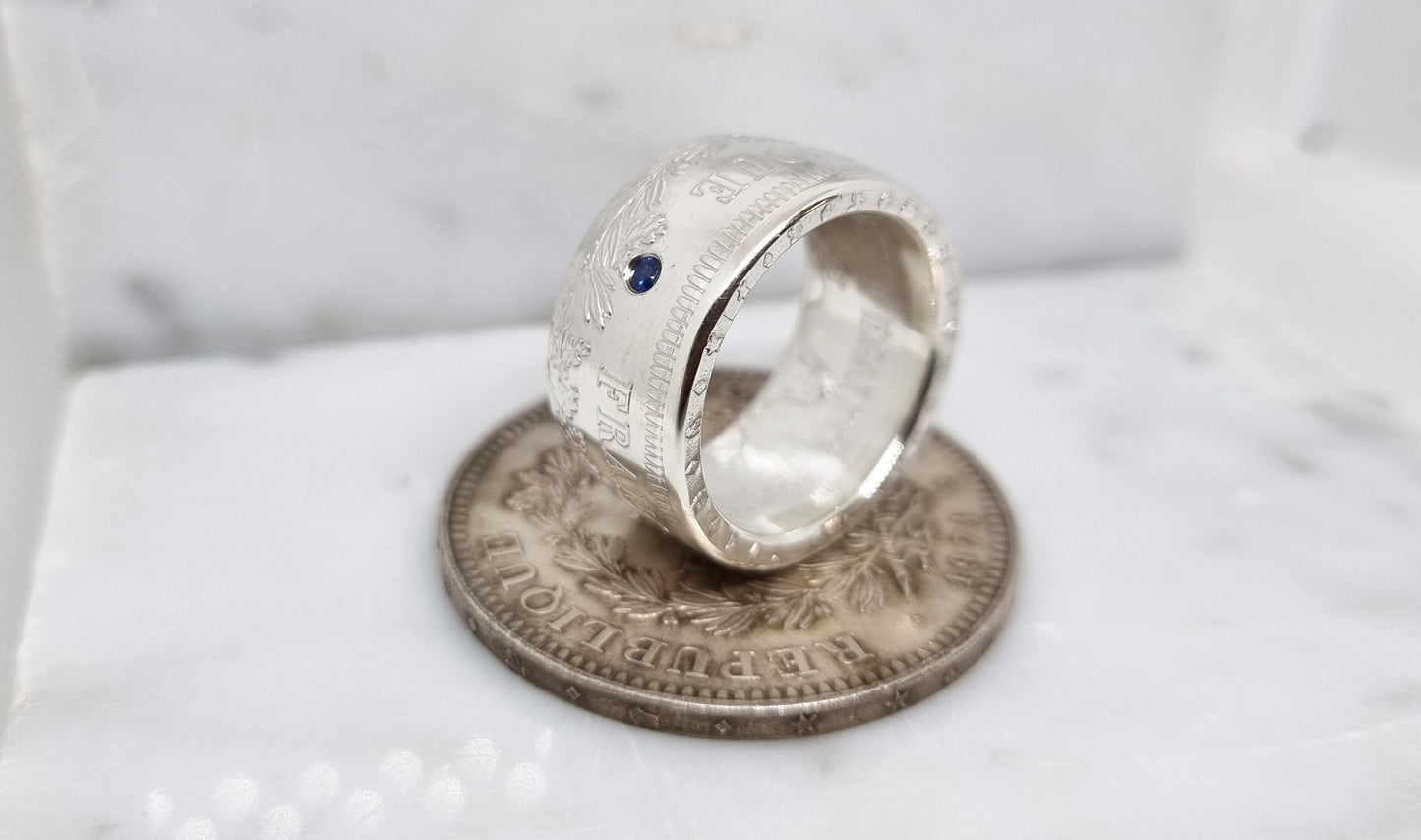 Bague pièce de monnaie 50 Francs Hercule en argent serti d'un saphir (coin ring)