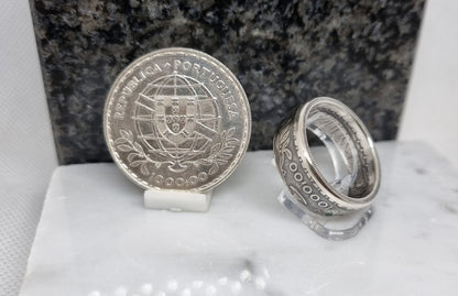 Bague pièce de monnaie 1000 Escudos " Louis de Camoes" du Portugal en argent serti d'une tsavorite, d'une citrine et d'un rubis (coin ring)