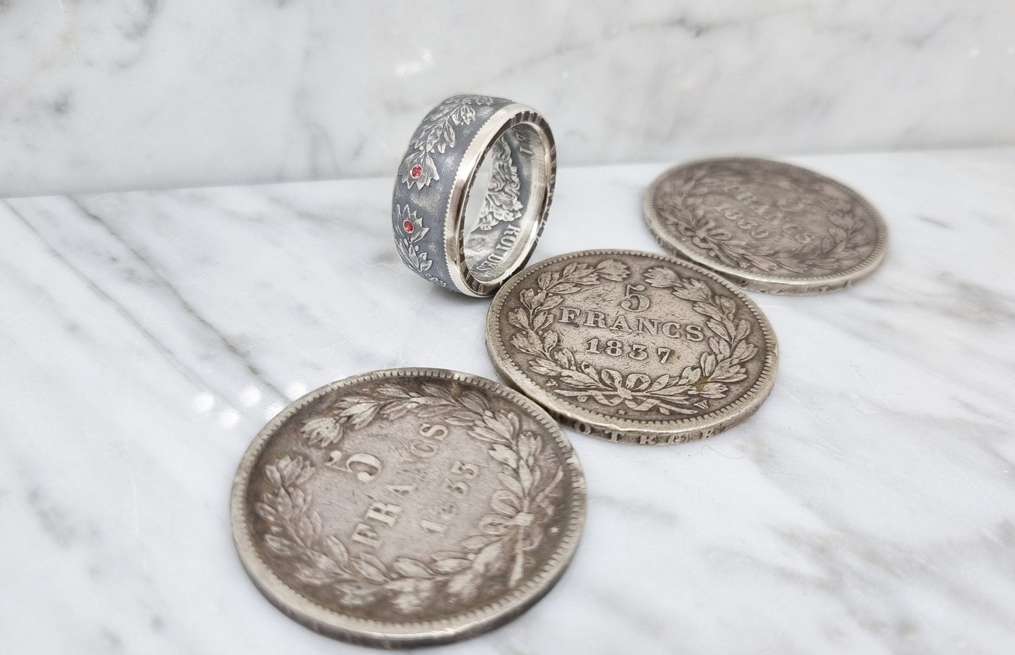 Bague pièce de monnaie 5 francs Louis Philippe en argent serti de deux rubis (coin ring)