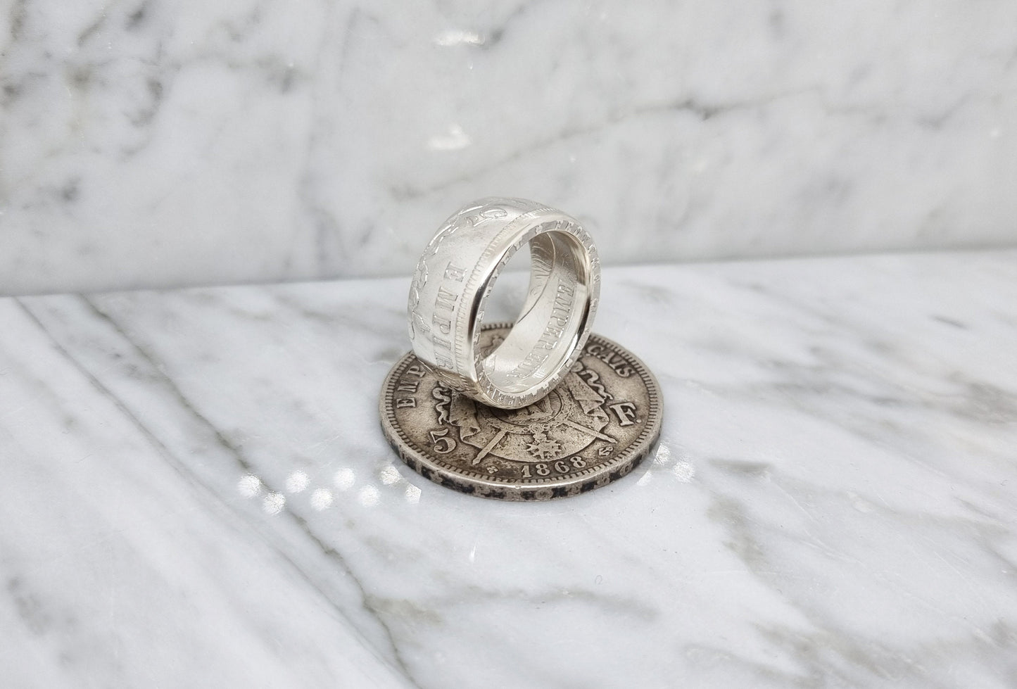 Bague pièce de monnaie 5 Francs Napoléon III en argent serti d'un rubis (coin ring)