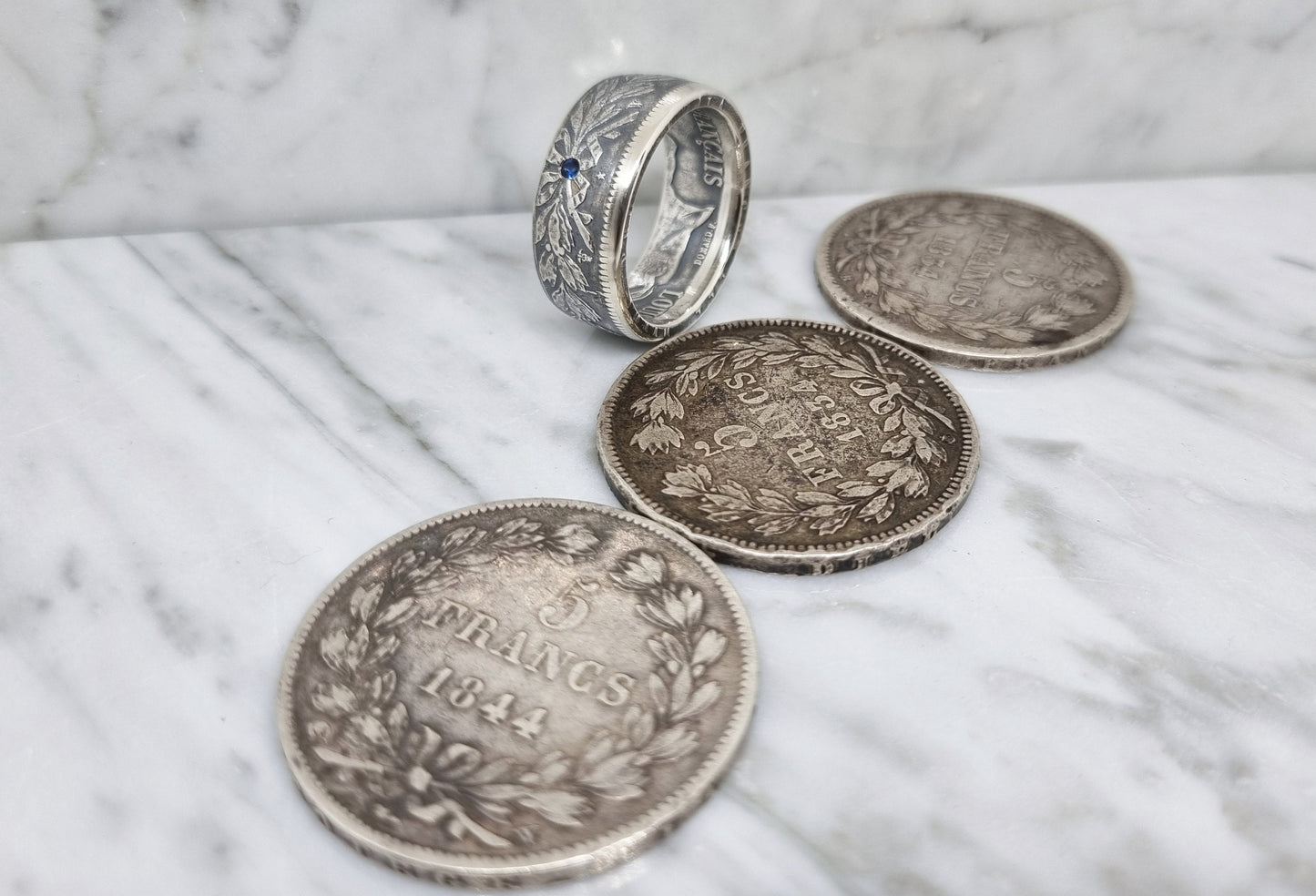 Bague pièce de monnaie 5 francs Louis Philippe en argent serti d''un saphir (coin ring)