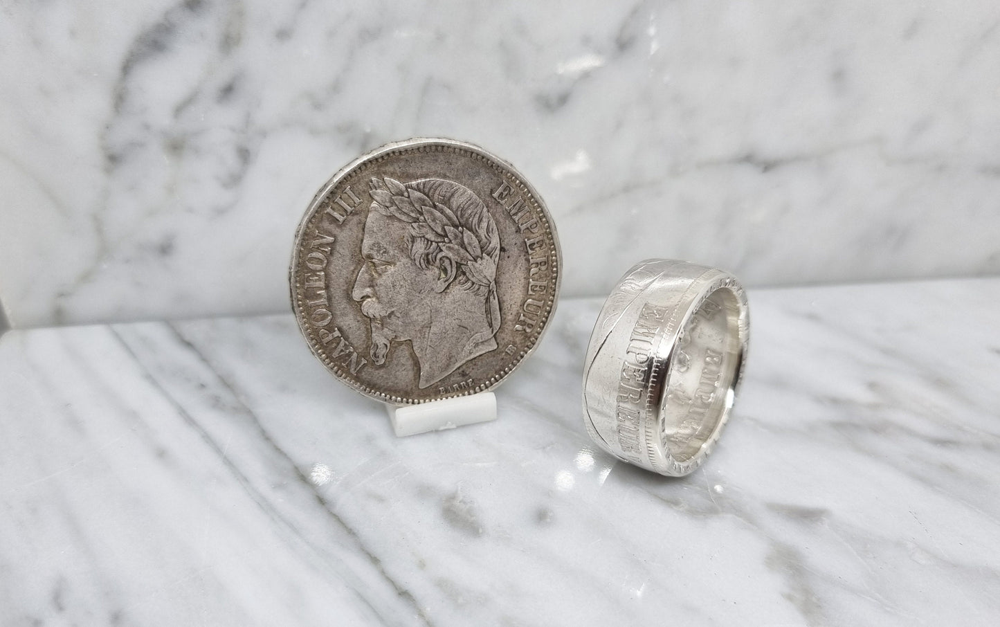 Bague pièce de monnaie 5 Francs Napoléon III visible en argent serti d'un saphir (coin ring)