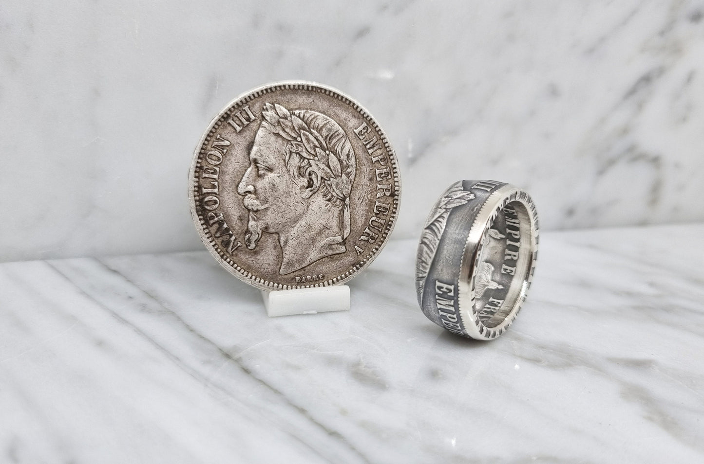 Bague pièce de monnaie 5 Francs Napoléon III visible en argent serti d'un saphir (coin ring)