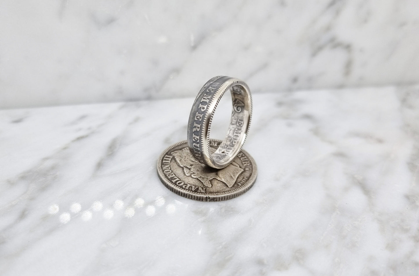 Bague pièce de monnaie 2 Francs Napoléon III visible en argent serti d'un rubis (coin ring)