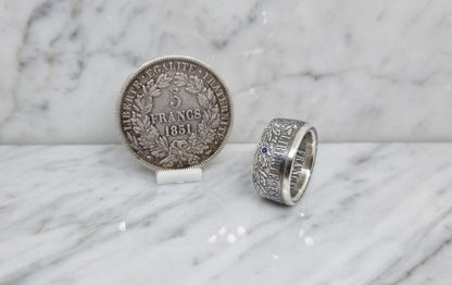 Bague pièce de monnaie 5 Francs Cérès en argent serti d'un saphir, d'un dimant et d'un rubis (coin ring)