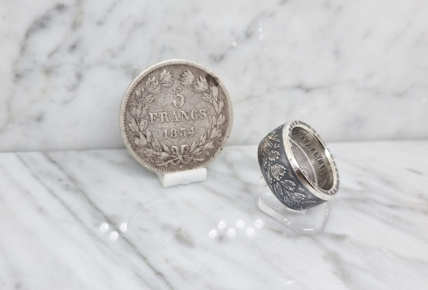 Bague pièce de monnaie 5 francs Louis Philippe en argent serti d'une émeraude (coin ring)