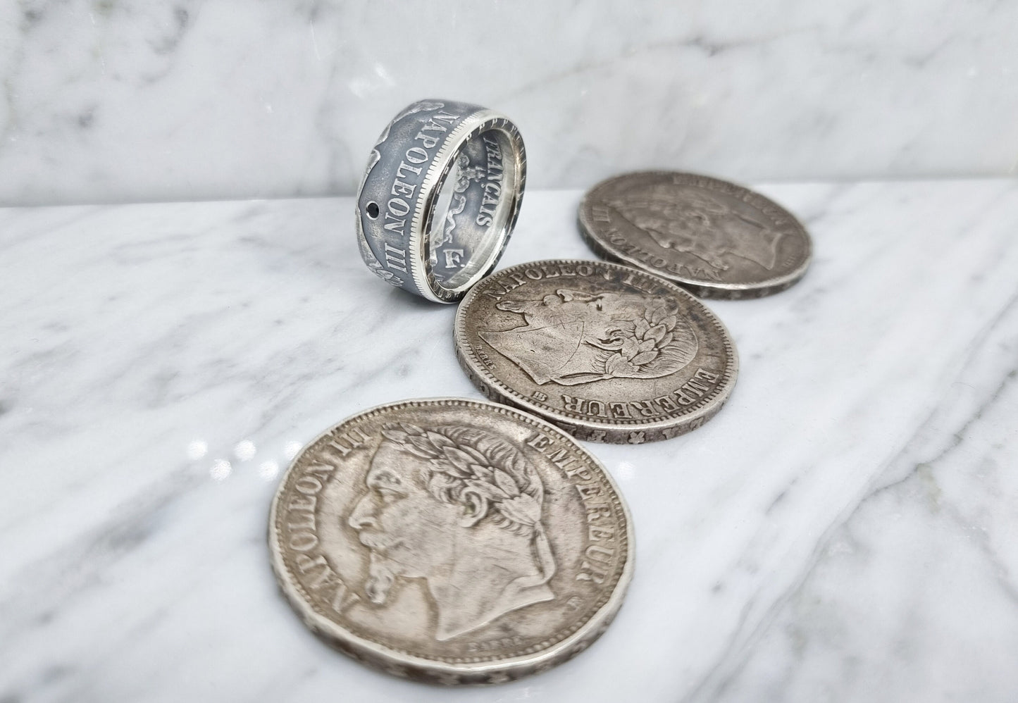 Bague pièce de monnaie 5 Francs Napoléon III visible en argent serti d'une spinelle (coin ring)