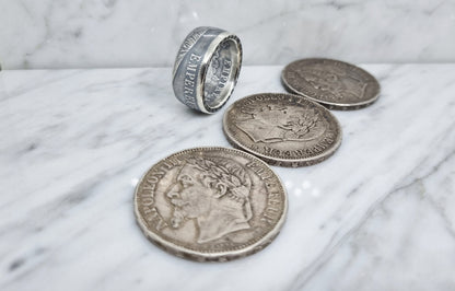 Bague pièce de monnaie 5 Francs Napoléon III visible en argent serti d'une spinelle (coin ring)