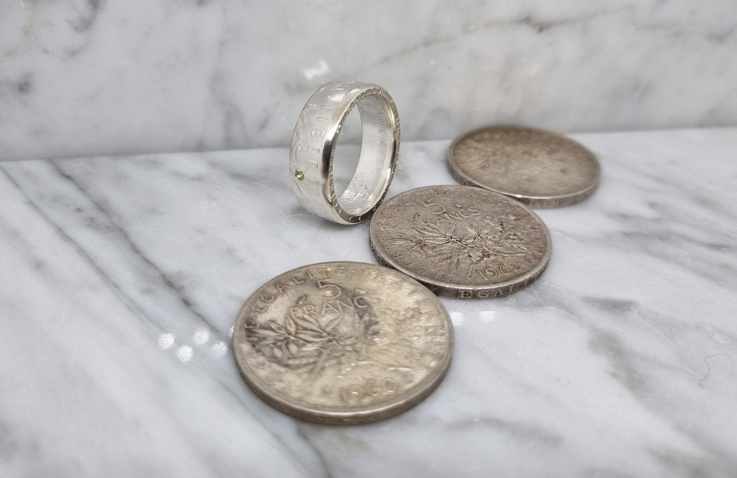 Bague pièce de monnaie 5 Francs Semeuse en argent serti d'un péridot (coin ring)