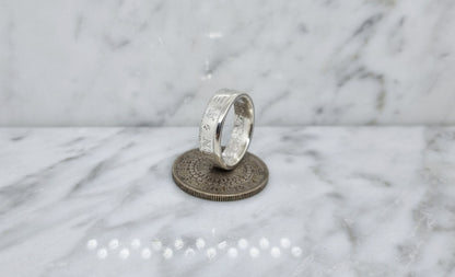 Bague pièce de monnaie 50 sen du japon en argent serti d'un saphir, d'une émeraude et d'un diamant (coin ring)