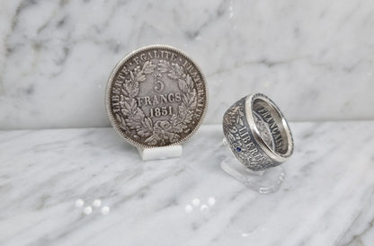 Bague pièce de monnaie 5 Francs Cérès en argent serti d'un saphir, d'un dimant et d'un rubis (coin ring)