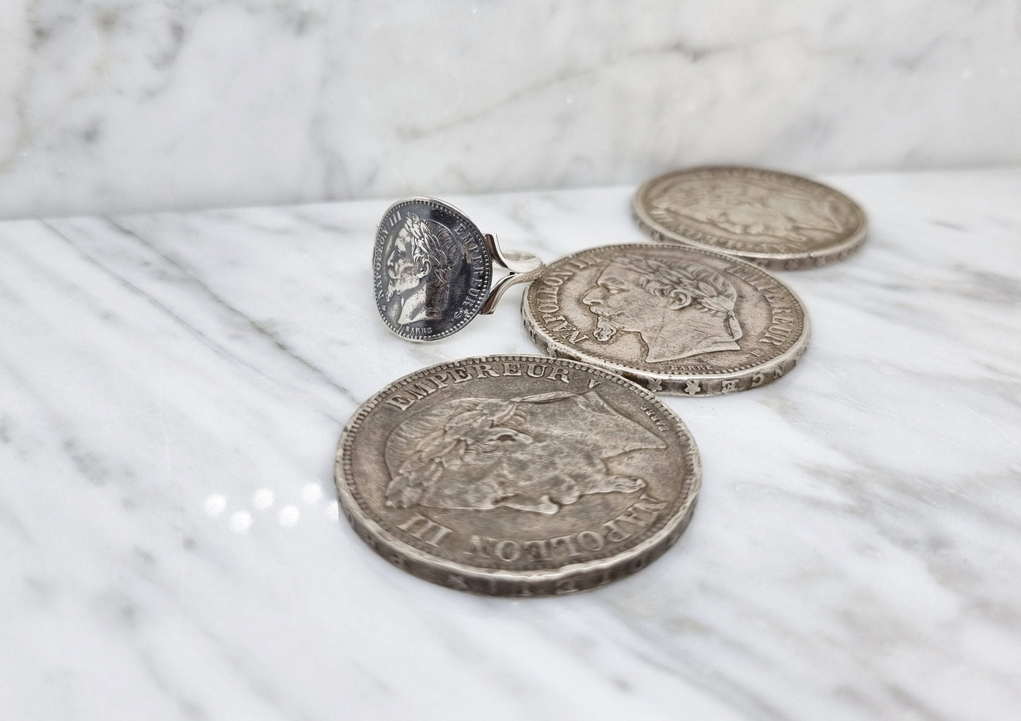 Bague pièce de monnaie 50 Centimes Napoléon III tête laurée cintrée en argent.