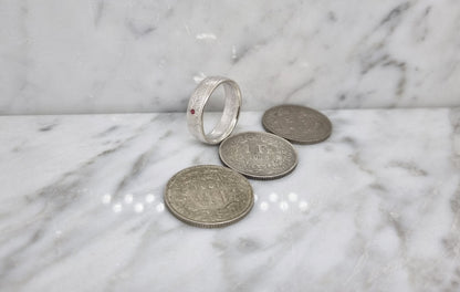 Bague pièce de monnaie 1 Franc Suisse en argent serti d'un rubis (coin ring)