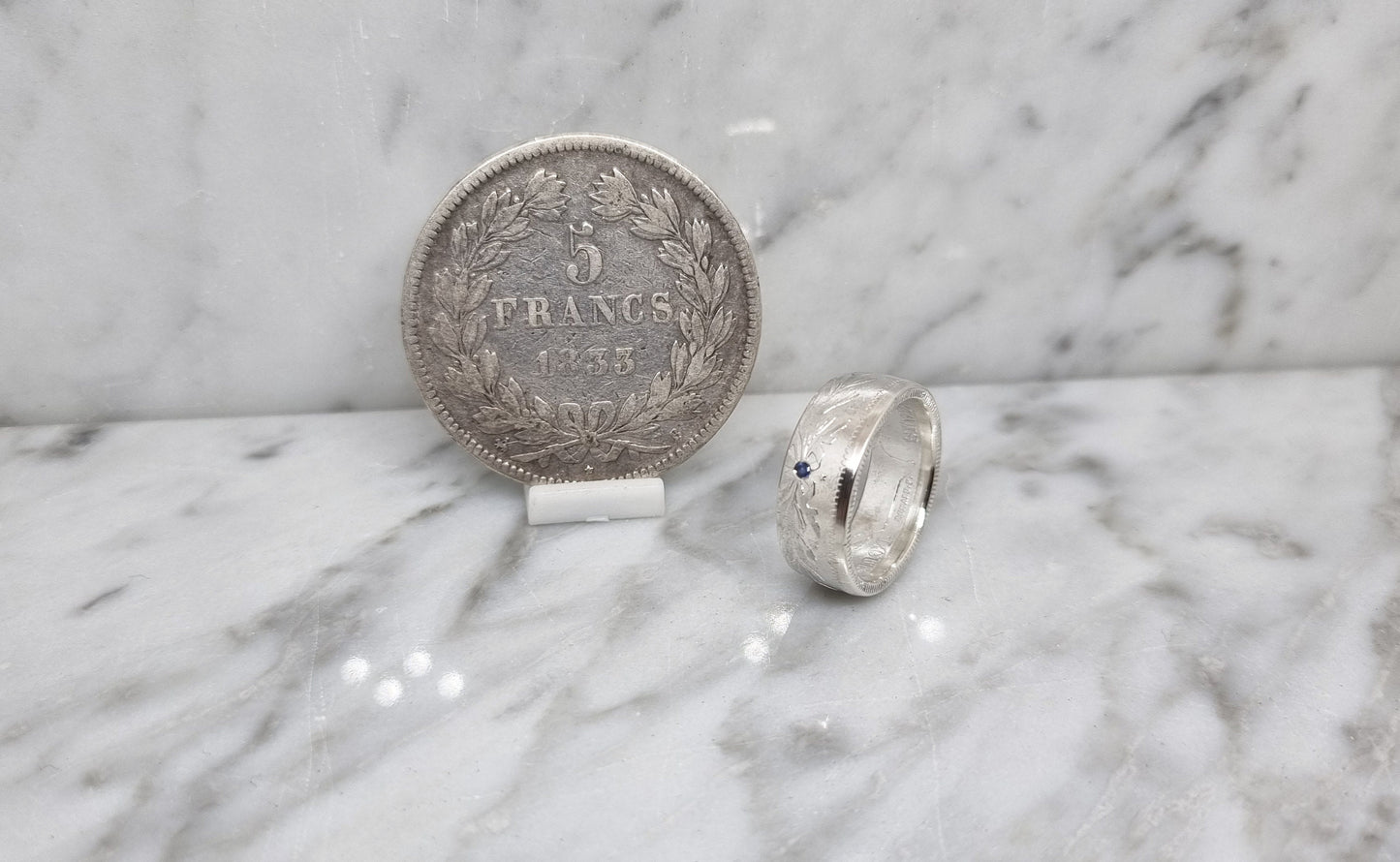 Bague pièce de monnaie 2 francs Louis Philippe en argent serti d'un saphir (coin ring)