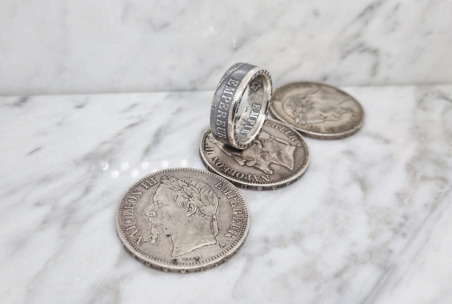 Bague pièce de monnaie 5 Francs Napoléon III visible en argent serti d'un rubis (coin ring)