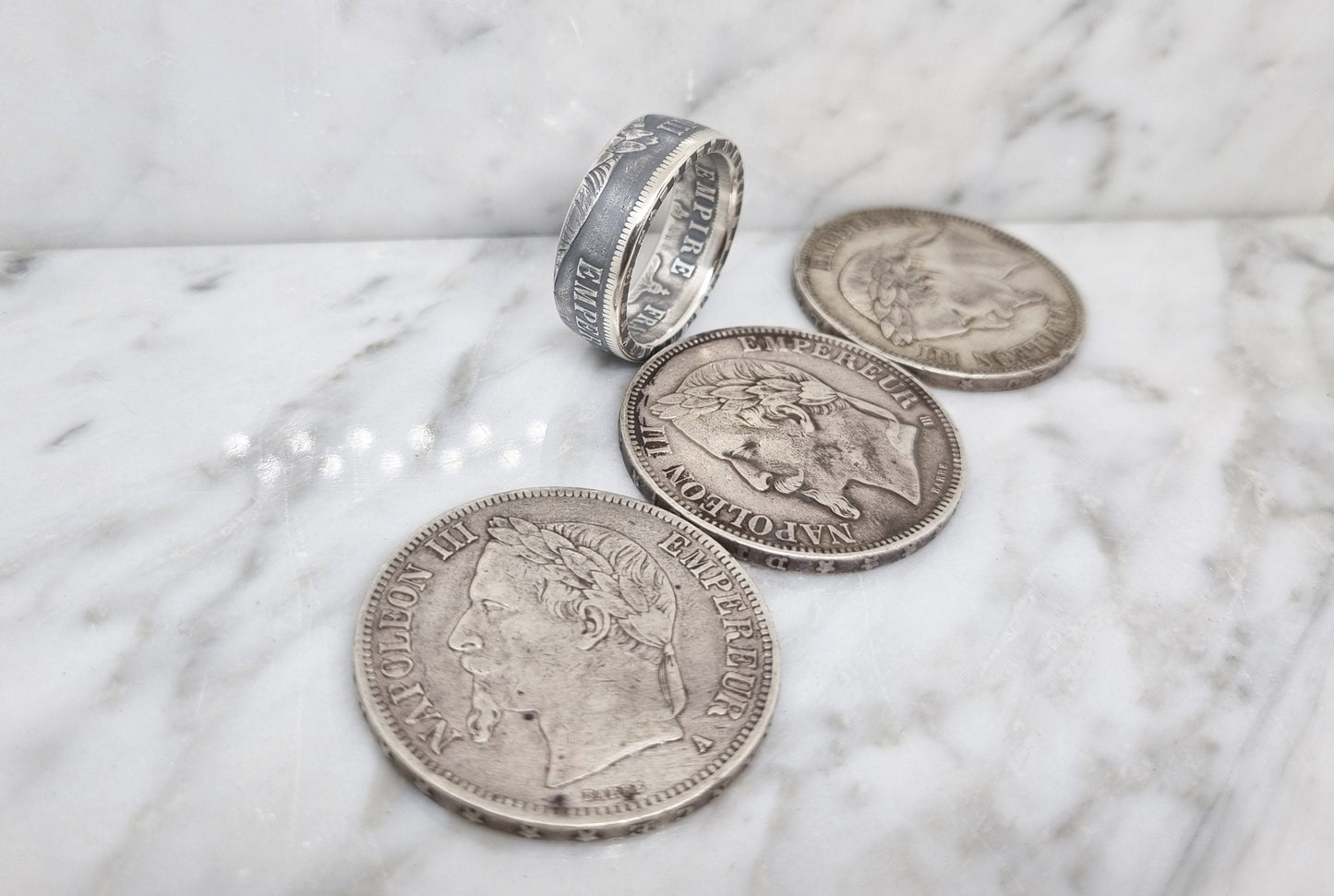 Bague pièce de monnaie 5 Francs Napoléon III visible en argent serti d'un rubis (coin ring)