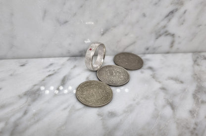 Bague pièce de monnaie 1 Franc Suisse en argent serti d'un rubis (coin ring)