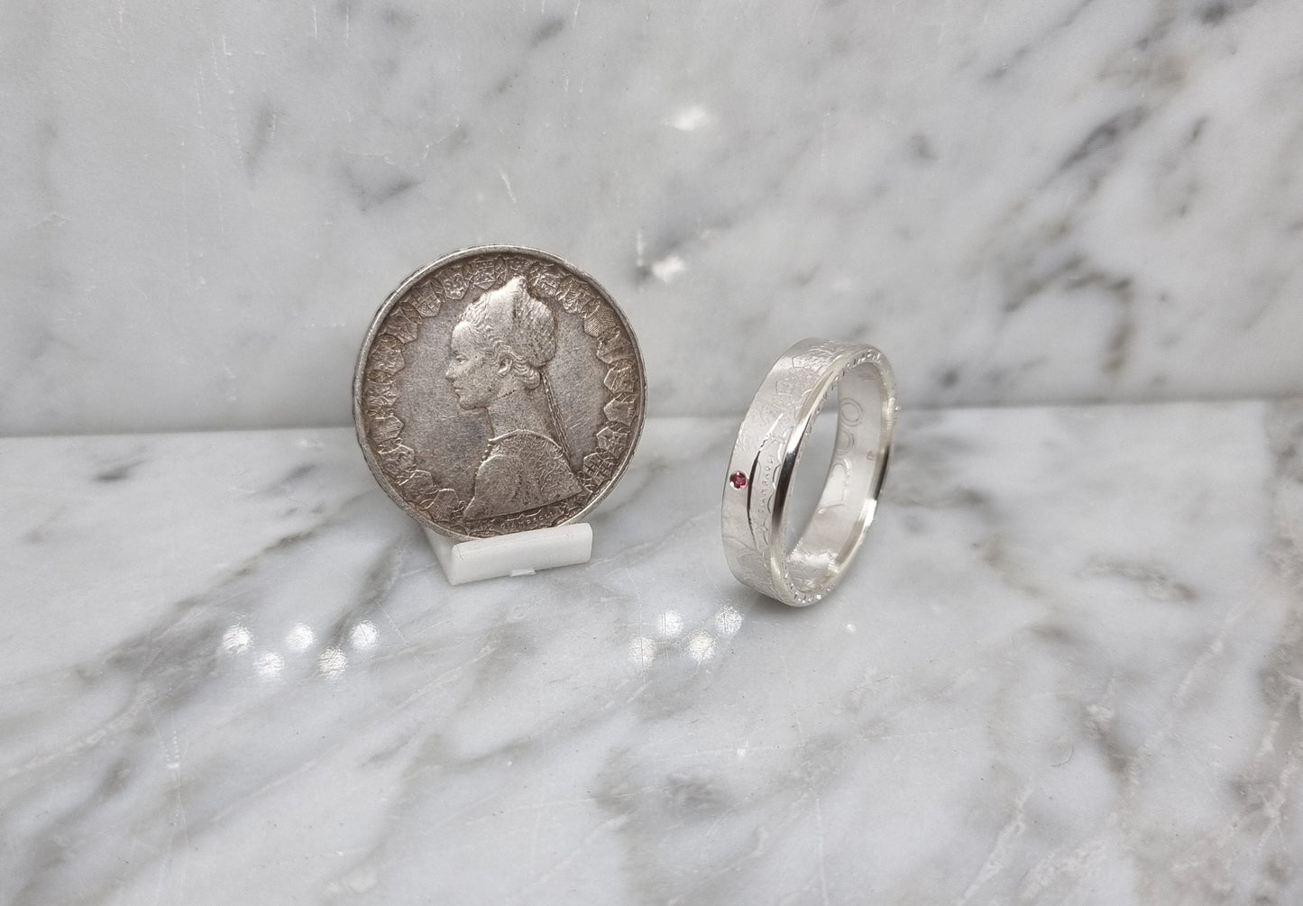 Bague pièce de monnaie 500 lires d’Italie en argent serti d'un rubis (coin ring)