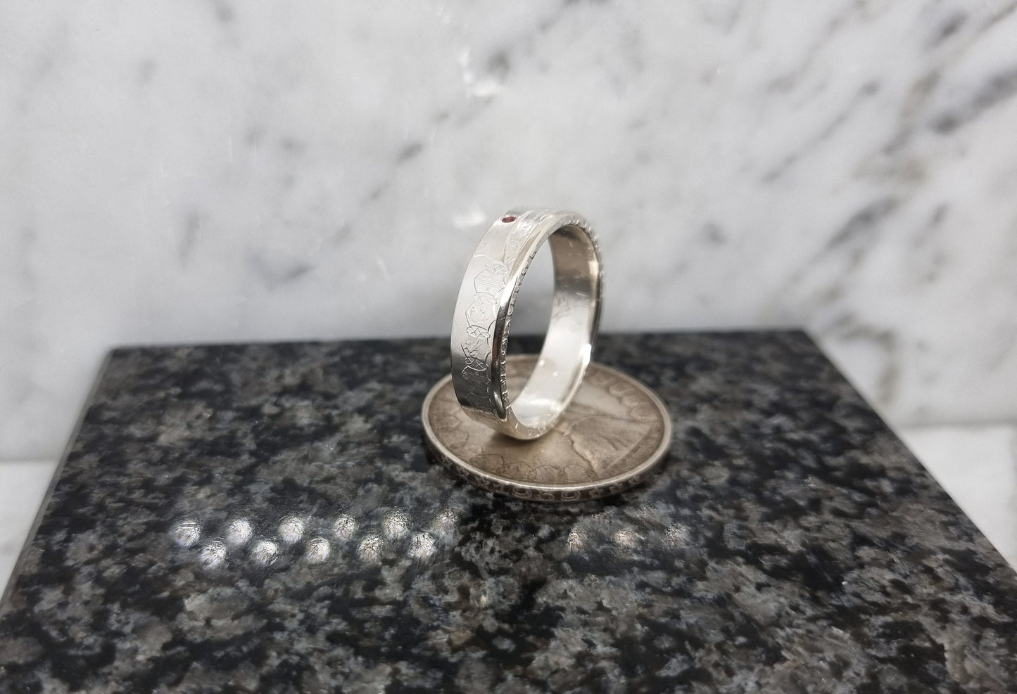 Bague pièce de monnaie 500 lires d’Italie en argent serti d'un rubis (coin ring)