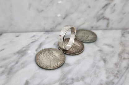 Bague pièce de monnaie 500 lires d’Italie en argent serti d'un rubis (coin ring)