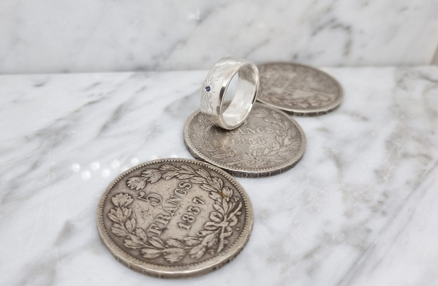 Bague pièce de monnaie 2 francs Louis Philippe en argent serti d'un saphir (coin ring)