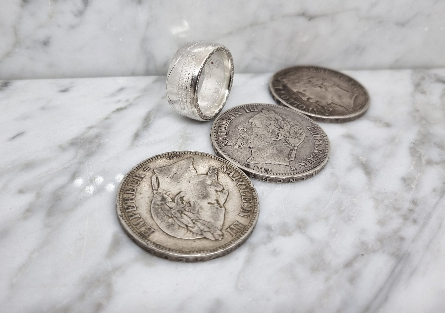 Bague pièce de monnaie 5 Francs Napoléon III visible en argent serti d'un rubis (coin ring)