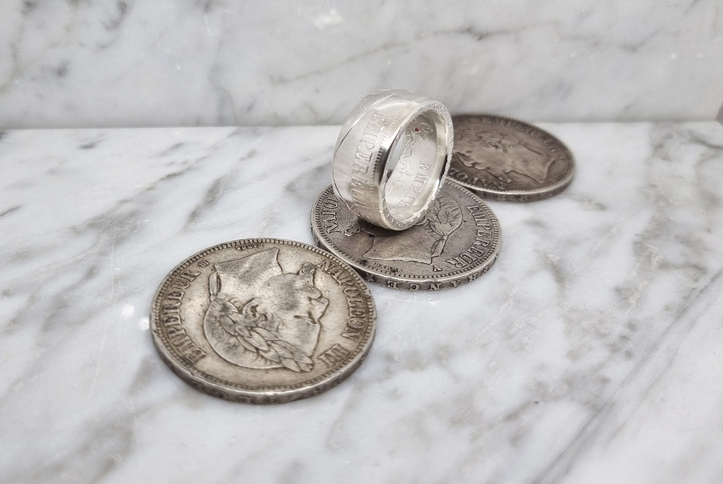 Bague pièce de monnaie 5 Francs Napoléon III visible en argent serti d'un rubis (coin ring)